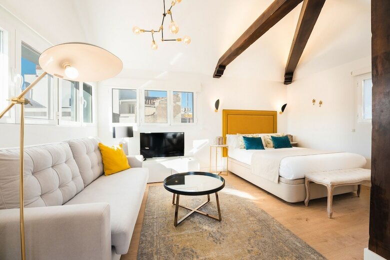 Hotel Debamb� Suites