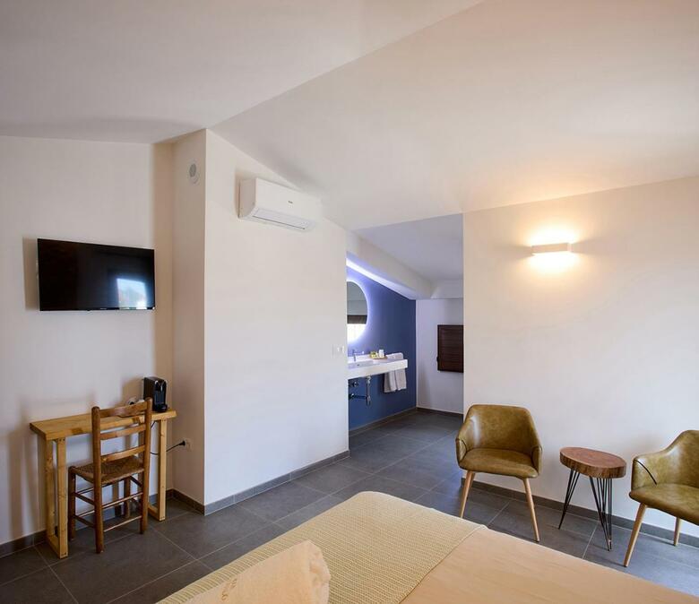 Hostal Hotel Mas Aguil�