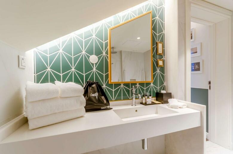 Hotel The Emerald House Lisbon - Curio Collection By Hilton