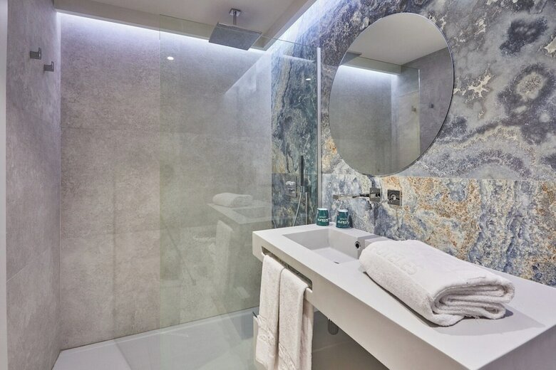 Silken Atlantis Suite ? Holiday Homes