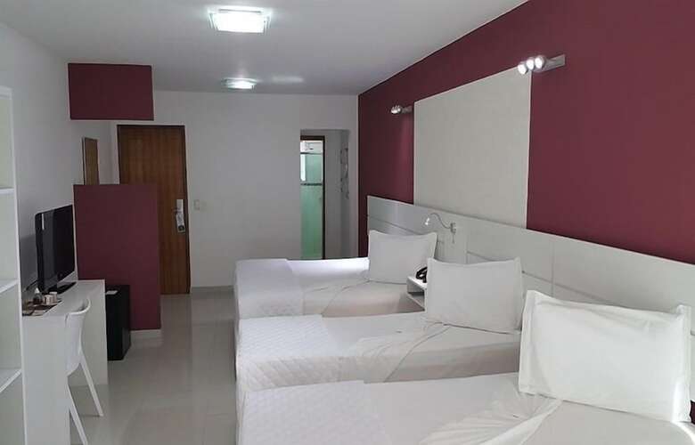 Emirates Hotel & Su�tes