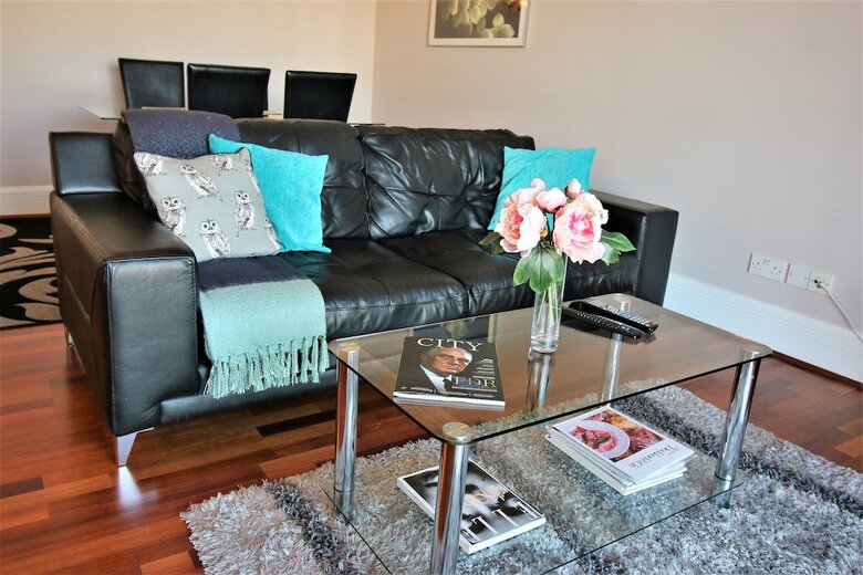 Canary Wharf Luxury River View Apartment