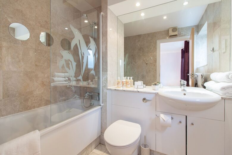 Canary Wharf Luxury River View Apartment
