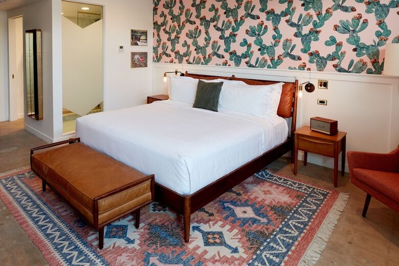 Rise Uptown Hotel
