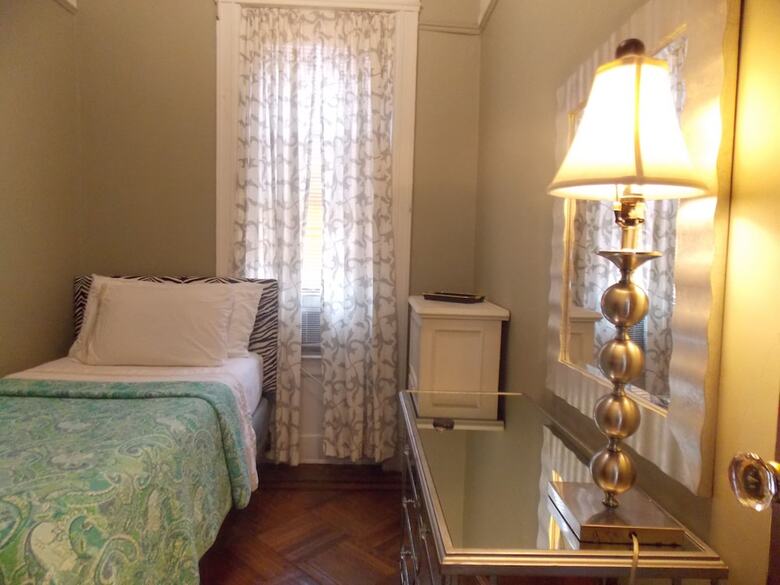 Bed & Breakfast Serenity At Home Guest House