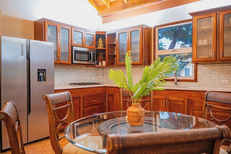 Coconut Row Boutique Hotel