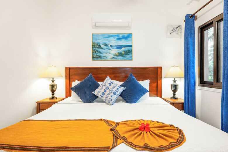 Coconut Row Boutique Hotel