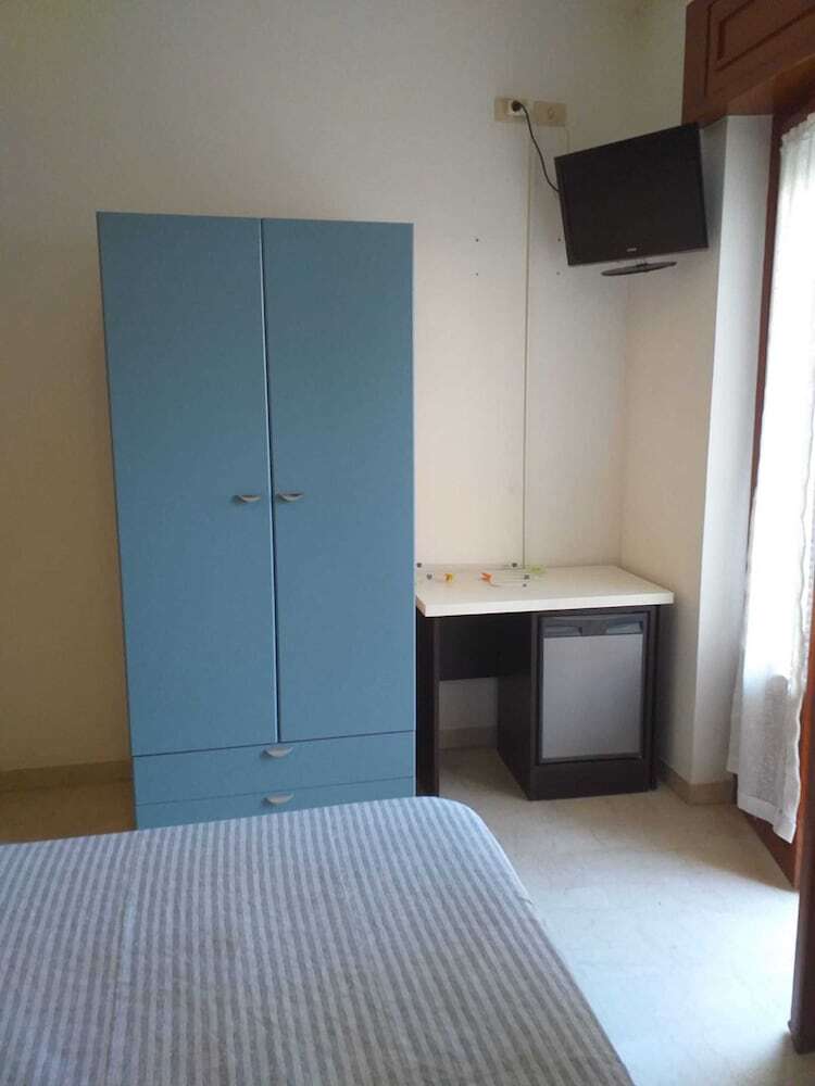 Room In B&B - Spacious Double Room Right By The Sea