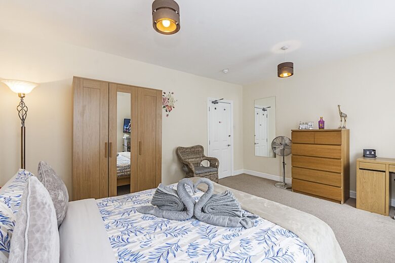 Greyhound Road Rooms