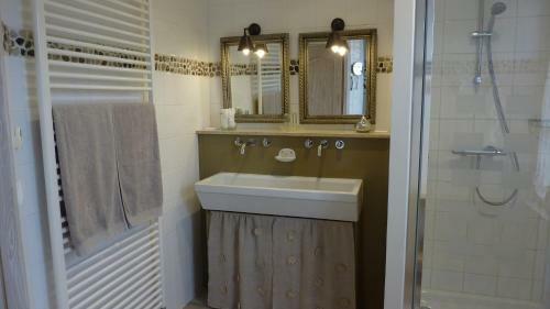 Hostal Ecole De Mathuna De Marigny Brizay