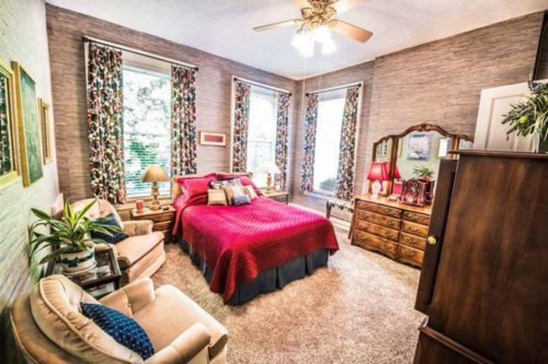 Bed & Breakfast Inn At St James Court