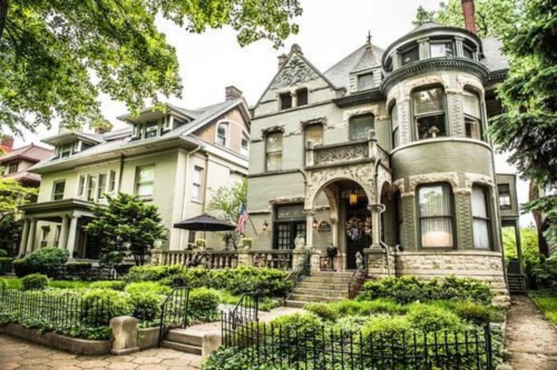 Bed & Breakfast Inn At St James Court