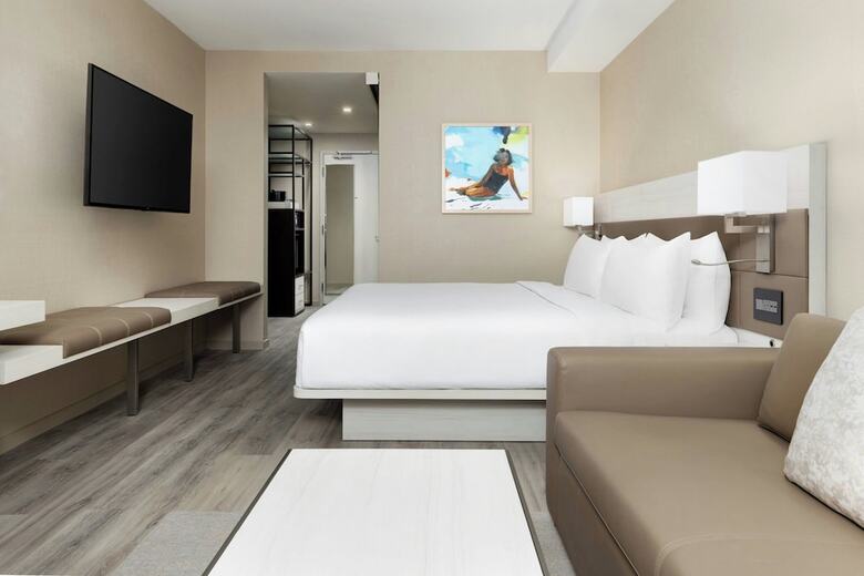 AC Hotel St. Petersburg Downtown