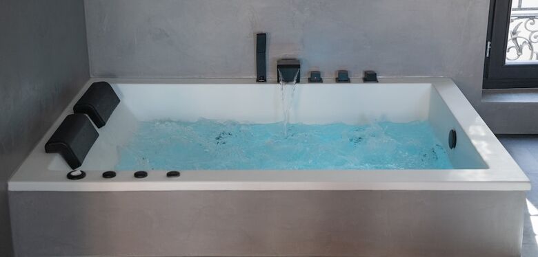 Enn�a - Jacuzzi & Luxury Suites