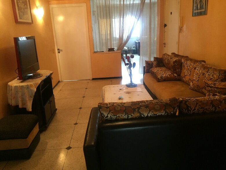 Room-property In A Quiet Area Close To T