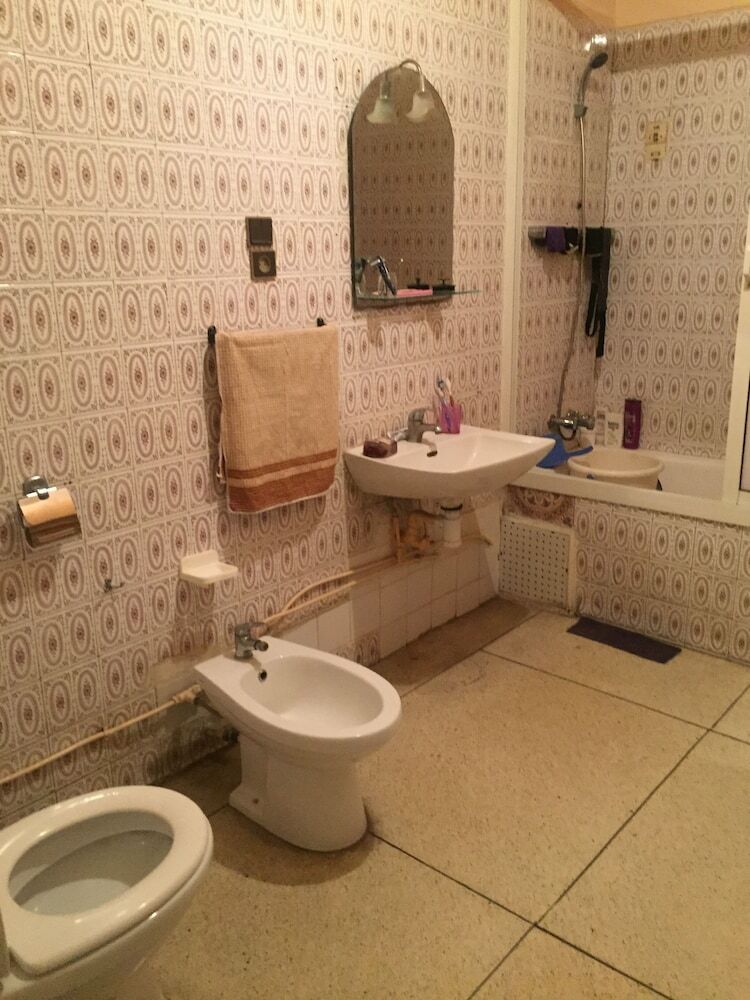 Room-property In A Quiet Area Close To T