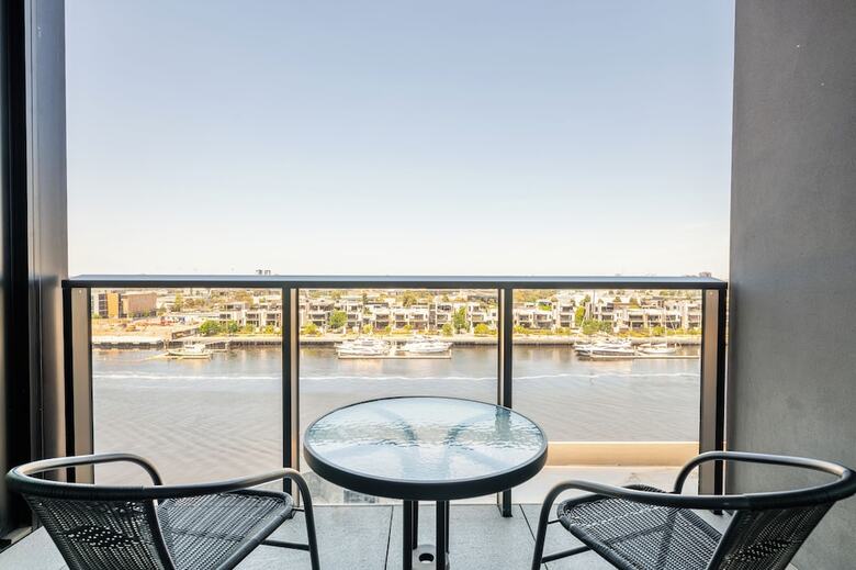Melbourne Private Apartments - Collins Wharf Waterfront, Docklands