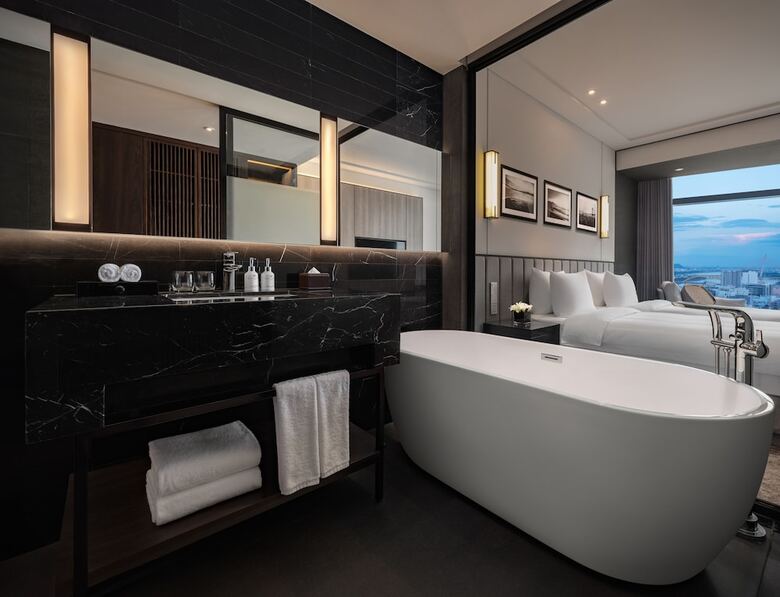 Hotel Crowne Plaza Danang City Centre By Ihg