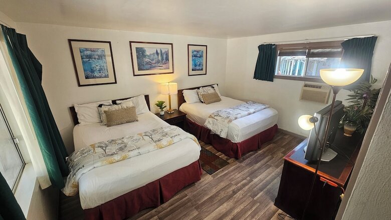 Cedar Lodge Motel