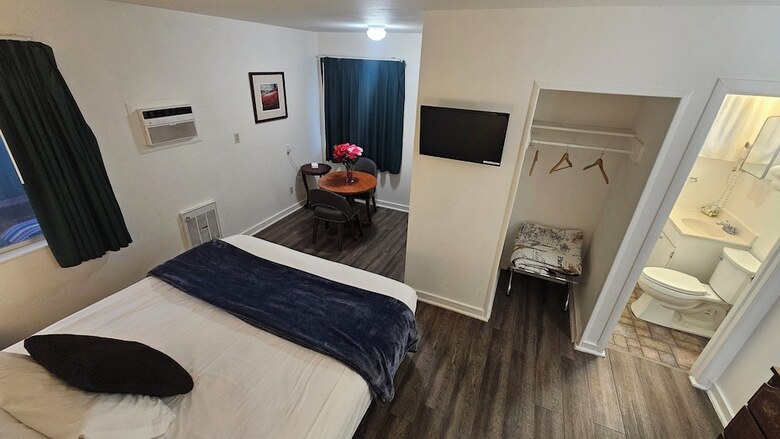Cedar Lodge Motel