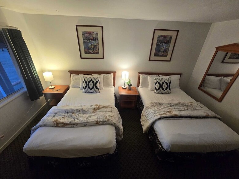 Cedar Lodge Motel