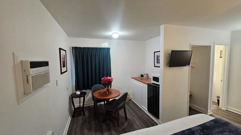 Cedar Lodge Motel