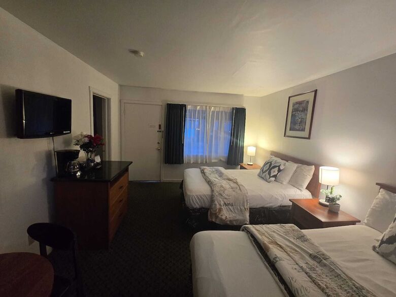 Cedar Lodge Motel