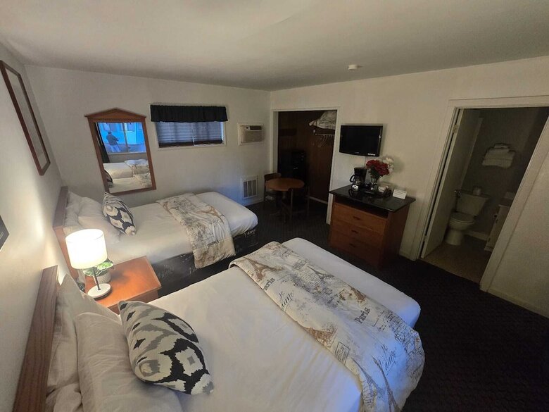 Cedar Lodge Motel