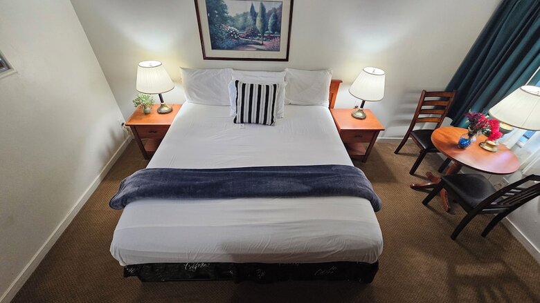 Cedar Lodge Motel