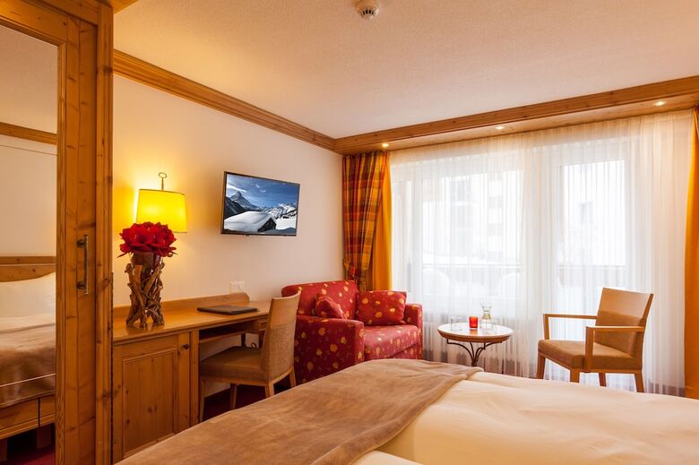 Hotel Holiday