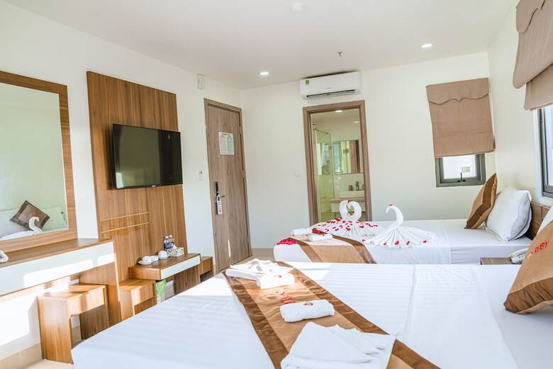 Ruby Hotel Cat Ba