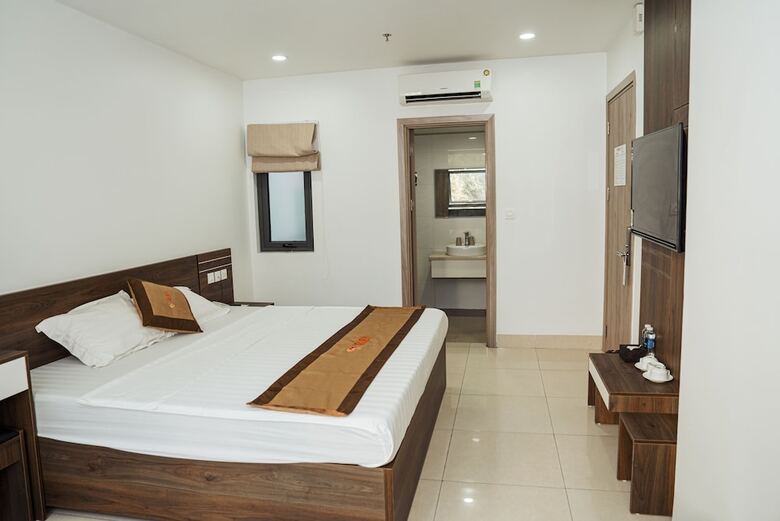 Ruby Hotel Cat Ba