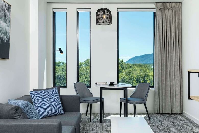 Oaks Cairns Hotel