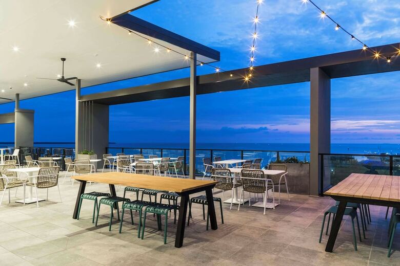 Oaks Cairns Hotel