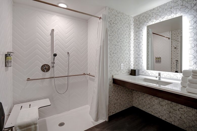 Hotel Holiday Inn Erie By Ihg
