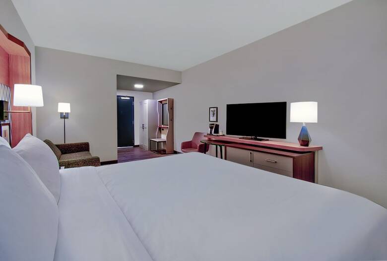 Hotel Holiday Inn Erie By Ihg