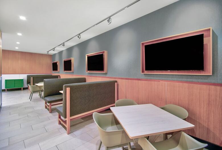 Hotel Holiday Inn Erie By Ihg