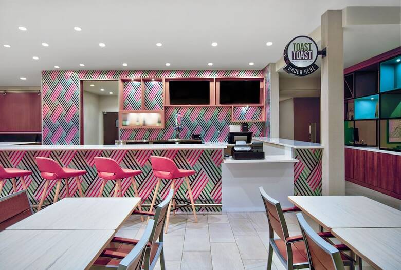 Hotel Holiday Inn Erie By Ihg