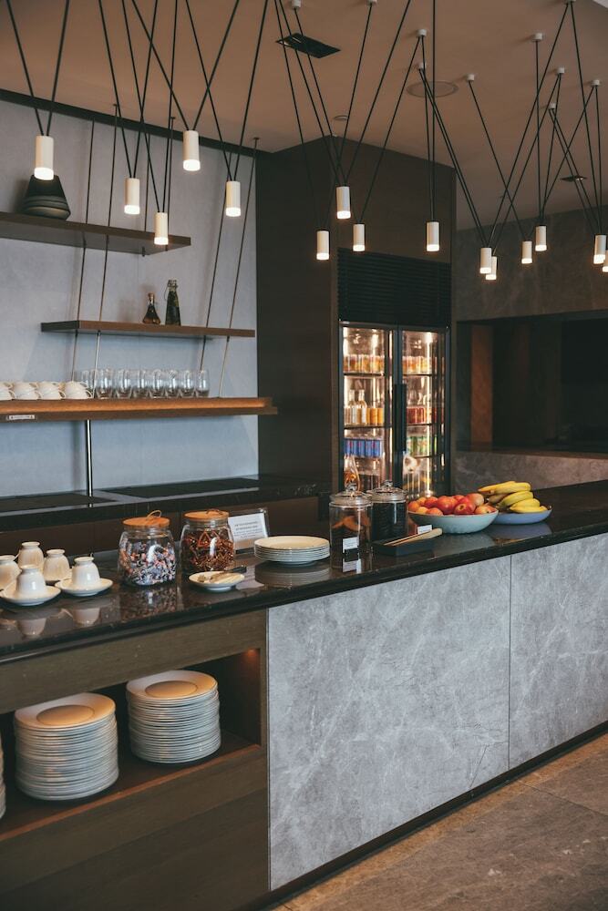 Sheraton Hong Kong Tung Chung Hotel