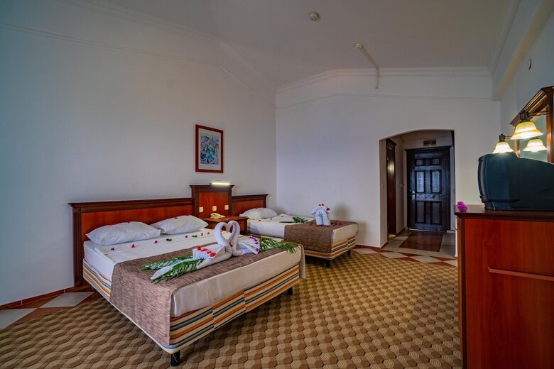Hotel Senza Garden Holiday Club