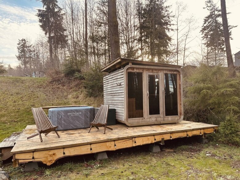 Treehouse Over The Water - Eagle's Nest