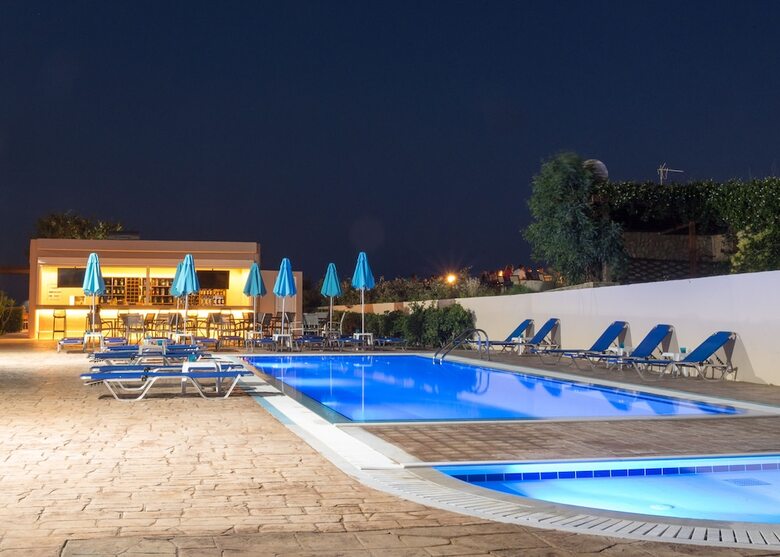 Amaryllis Front Beach Hotel