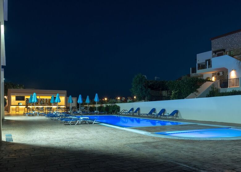 Amaryllis Front Beach Hotel