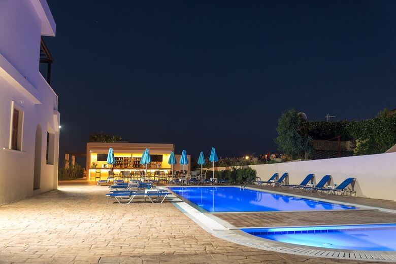 Amaryllis Front Beach Hotel