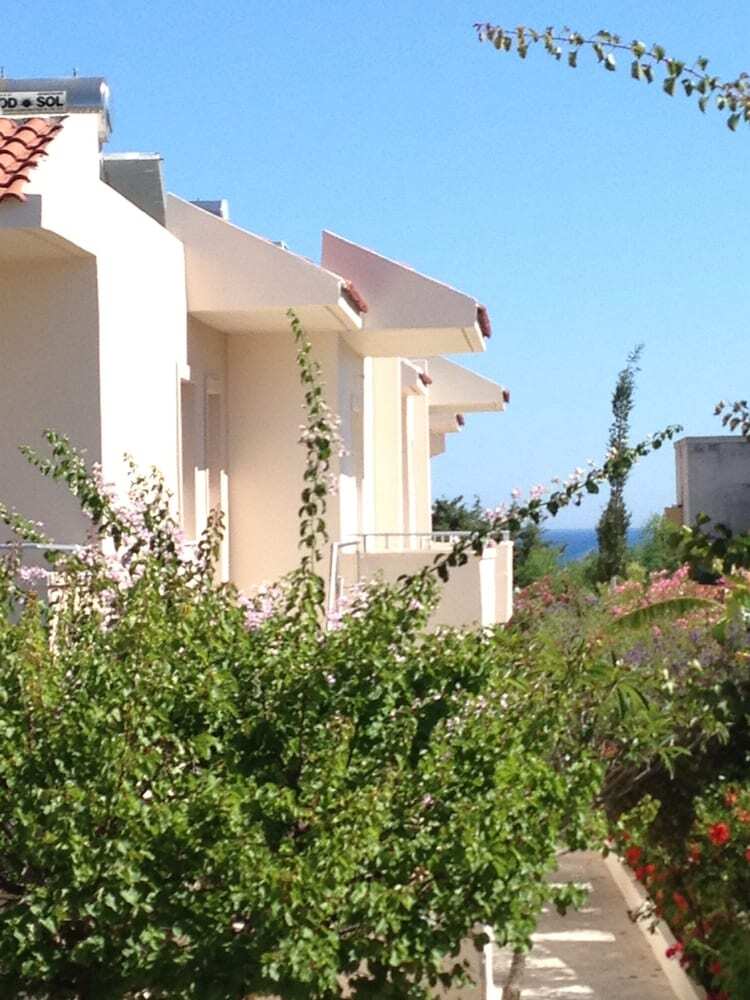 Amaryllis Front Beach Hotel