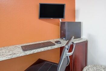 Hotel Super 8 Windsor/madison North