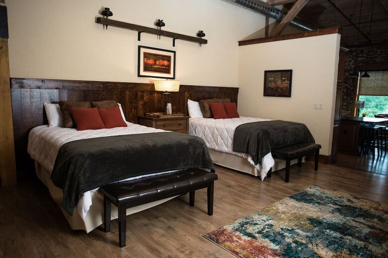 Hotel Rusty Rail Brewing Co.