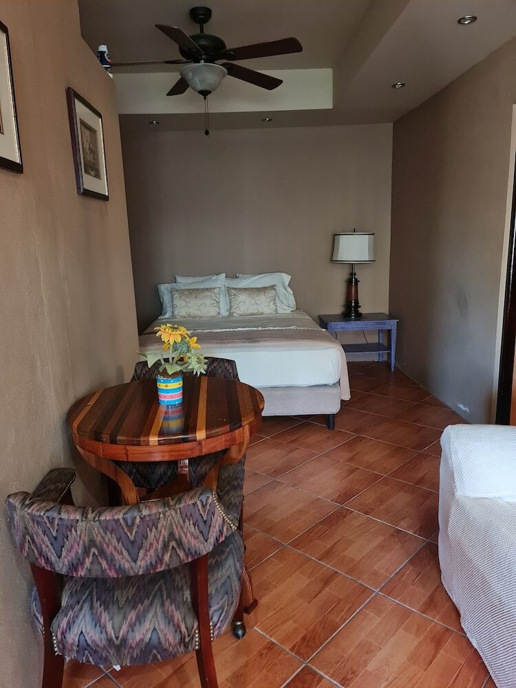 Gm Suites Bed & Breakfast