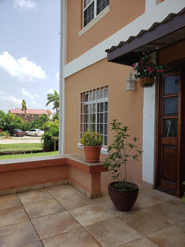 Gm Suites Bed & Breakfast