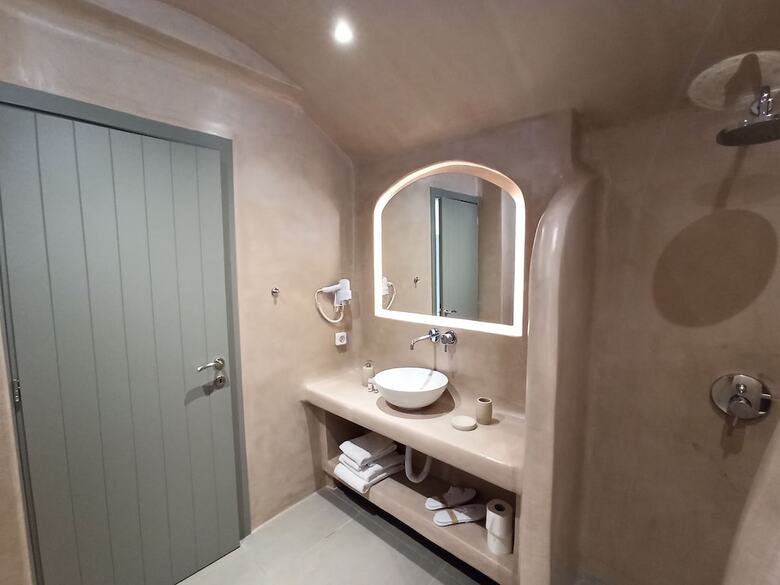 Amphitrite Suites Santorini